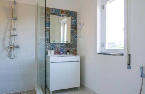 Pera House | Double Room with Private Bathroom - Lima4