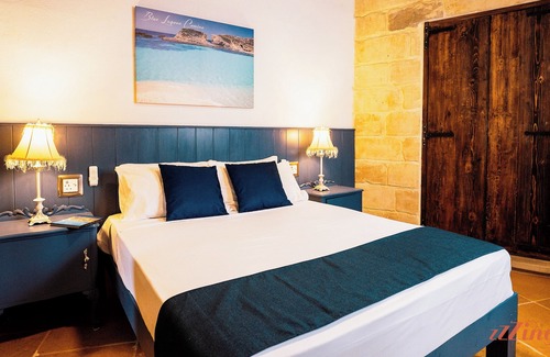 Zebbug House | Double Room with Terrace - Comino