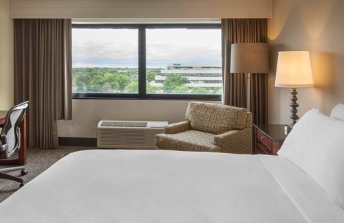 Schaumburg Hotel | DoubleTree by Hilton Chicago Schaumburg