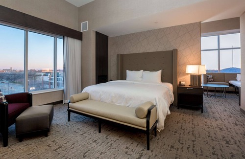 Evansville Hotel | DoubleTree by Hilton Evansville