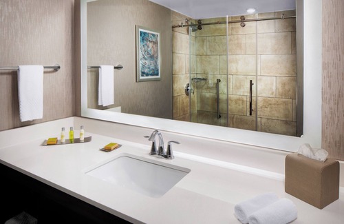 Nashua Hotel | DoubleTree by Hilton Nashua