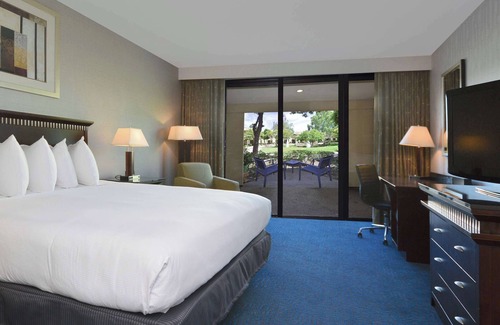 Newark Hotel | Doubletree by Hilton Newark - Fremont