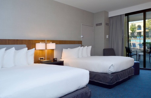 Newark Hotel | Doubletree by Hilton Newark - Fremont