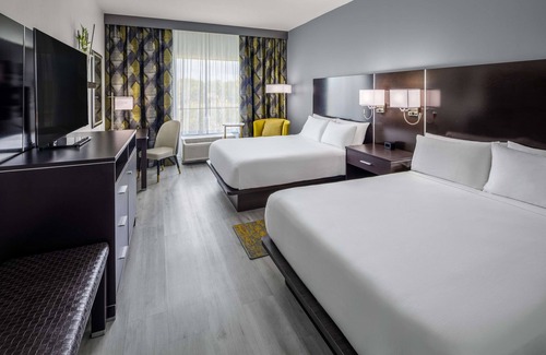 Trailer Estates Hotel | DoubleTree by Hilton Sarasota Bradenton Airport