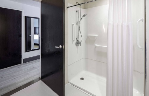 Trailer Estates Hotel | DoubleTree by Hilton Sarasota Bradenton Airport