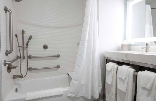 Sulphur Hotel | DoubleTree by Hilton Sulphur Lake Charles