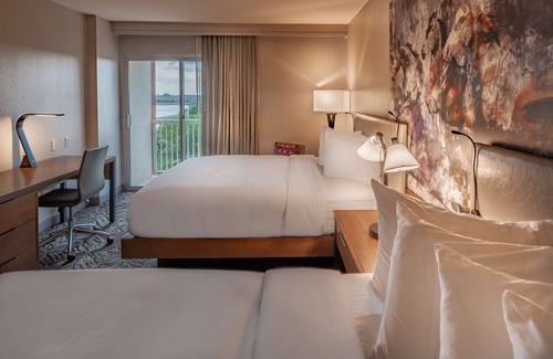 Farmers Branch Hotel | DoubleTree by Hilton Dallas - Farmers Branch