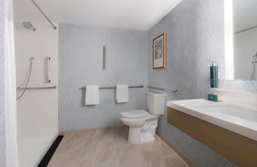 Wilmington Hotel | DoubleTree by Hilton Wilmington, NC