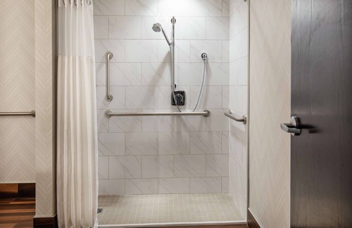 Downtown Hotel | DoubleTree by Hilton Youngstown Downtown