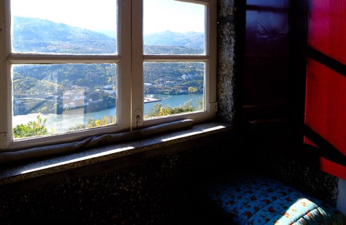 Santa Cruz do Douro Cottage | Douro Valley House with river/mountain view, parking, wifi, swimming pool