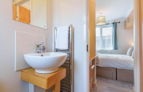 Fenny Bentley Apartment | Dove Lodge - Peak District Cabin