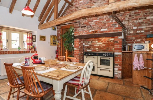 East Tytherley Cottage | DOWNS VIEW DAIRY, pet friendly, with open fire in West Tytherley