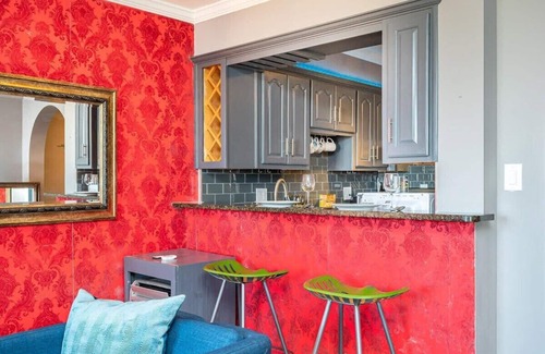 Downtown Atlanta Apartment | Downtown ATL Condo - Walk Score 78 w Free Parking!
