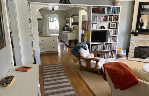 San Luis Obispo House | Downtown Charming Craftsman with Courtyard