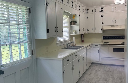 Clayton House | Downtown Clayton Spacious 4 Bedroom Retreat