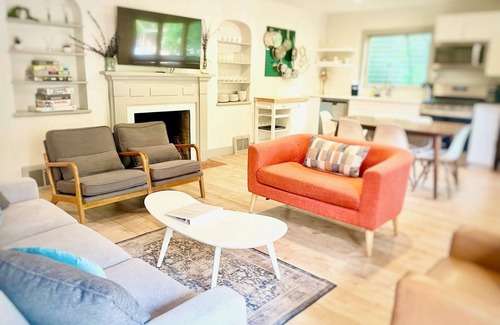 Old Bend House | Downtown cottage with hot tub and fenced yard