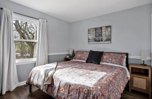 Apex House | Downtown Gem, 2 Kings, 1 Queen, Newly Renovated