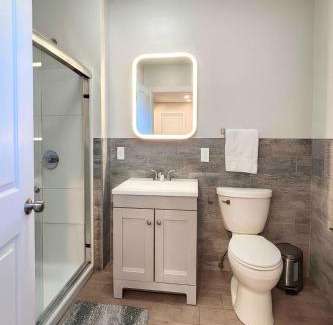 New Haven Apartment | Downtown Haven Walk to Yale Renovated Parking