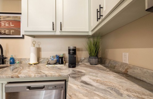 Laurel Apartment | Downtown Laurel, Ground Level, No Stairs, King Bed