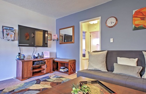 Willmore Condo | Downtown Long Beach Condo - 1 Mile to Boardwalk!