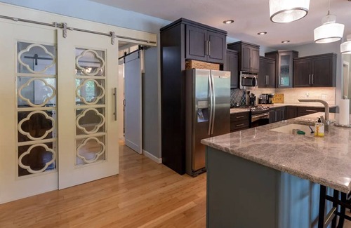 Eureka Springs Historic District Apartment | Downtown luxury, full amenities with parking