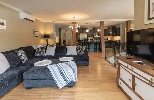 Eureka Springs Historic District Apartment | Downtown luxury, full amenities with parking