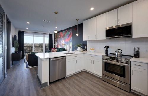 Rolling Mill Hill Condo | Downtown Nash 1mi to Broadway 4 beds Sleeps 6