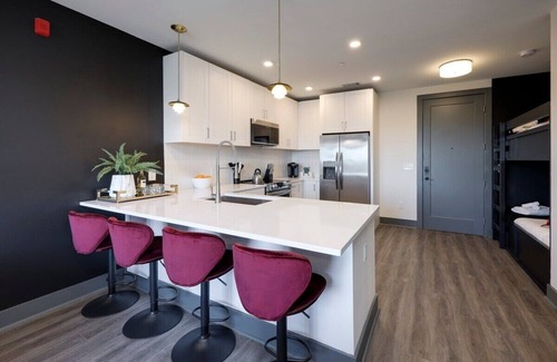 Rolling Mill Hill Condo | Downtown Nash 1mi to Broadway 4 beds Sleeps 6