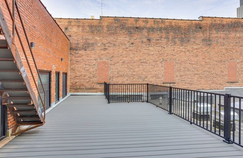Downtown Omaha Apartment | Downtown Omaha Getaway w/Deck & Gas Grill!