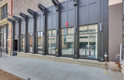 Downtown Omaha Apartment | Downtown Omaha Getaway w/Deck & Gas Grill!