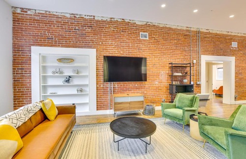 Downtown Omaha Apartment | Downtown Omaha Getaway with Deck and Gas Grill!