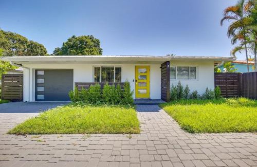 South Corals House | Downtown Retreat with Heated Pool & Backyard Patio