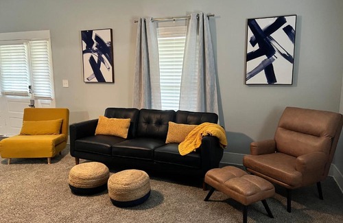 Creedmoor House | Downtown Retreat with Fun Amenities