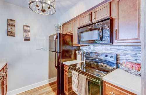 North Capitol Condo | Downtown Riverfront condo ,walk to Honky Tonks