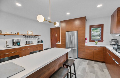 Washington House | Downtown - Riverview - Short walk to Restaurants, Shops and Parks.