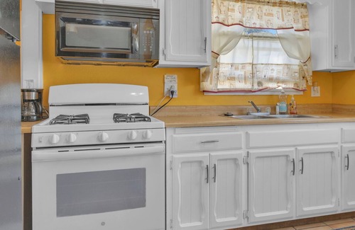 Golden Hill Apartment | Downtown San Diego Citywide Views 2-bedroom 2 bath apartment with AC, Wi-Fi