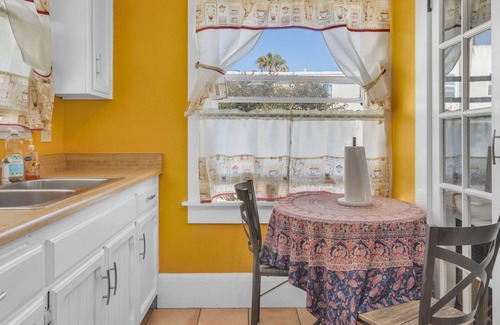 Golden Hill Apartment | Downtown San Diego Citywide Views 2-bedroom 2 bath apartment with AC, Wi-Fi