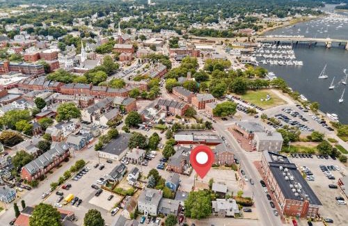 Newburyport House | Downtown Steps to Waterfront "The Garden"