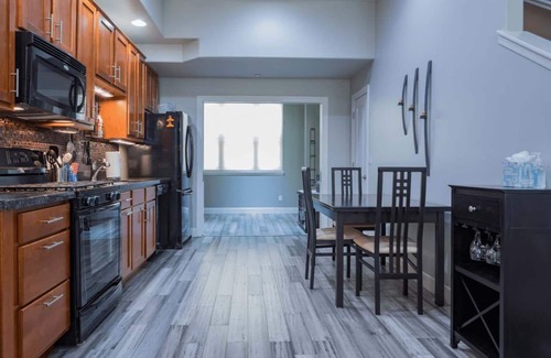 Riverside House | Downtown Tempe Escape, Comm. Pool, Walk to ASU
