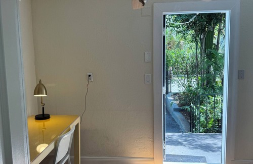 Flamingo Parks Apartment | Downtown-West Palm Beach/Flaming Park