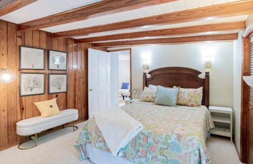 Mobile House | Dozing on Dog River- River Access Dock Yard