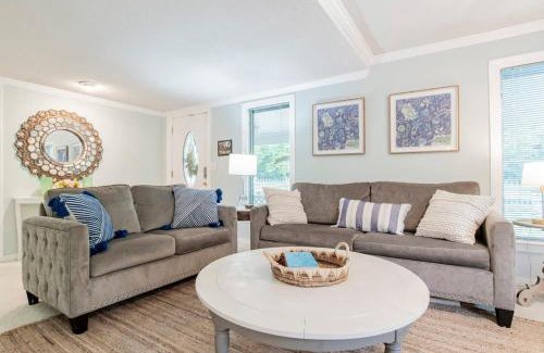 Mobile House | Dozing on Dog River- River Access Dock Yard