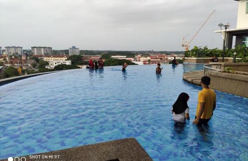 Kampung Telaga Nibong Apartment | DPerdana -Dinies pool,wifi, centre of Kota Bharu, 4-5 pax