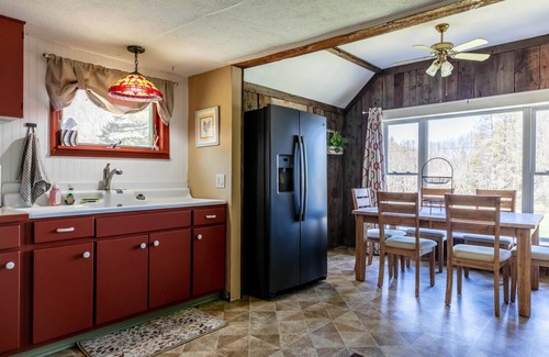 Wellsboro House | Dragonfly Cottage-Pet-friendly, relaxing Wellsboro retreat