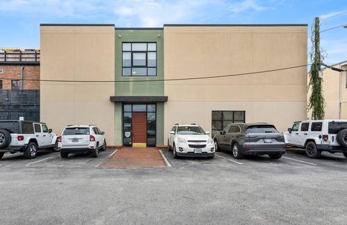 Downtown Charleston Apartment | Drayton Suite | In the Heart of King Street!