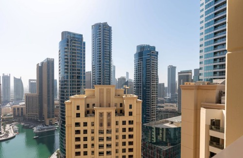 Dubai Marina Apartment | Dream Inn - 3BR Apartment with Marina View