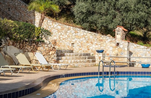 Makrys Tichos House | Dream Lux Flat with great Outdoors, Pool & Parking