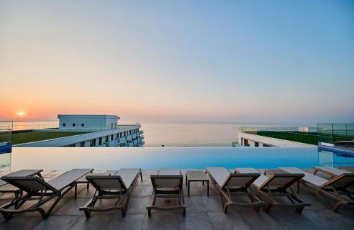 Mamaia-Sat Apartment | Dream luxury apartments in Infinity pool Spa resort