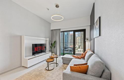 Downtown Dubai Apartment | Dreamy Apartment,Pool with Burj khalifa View ,5Min Walk to Dubai Mall
