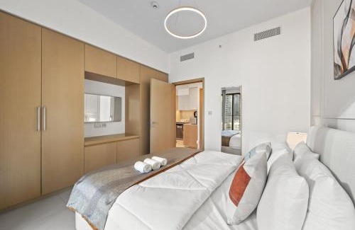 Downtown Dubai Apartment | Dreamy Apartment,Pool with Burj khalifa View ,5Min Walk to Dubai Mall